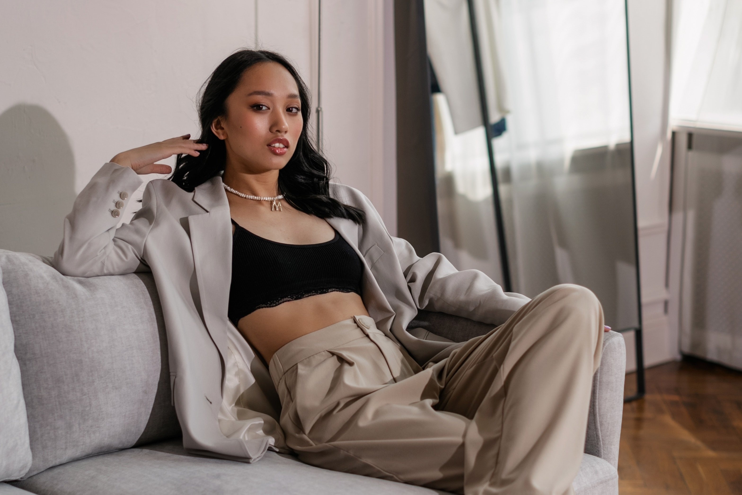 The he nhan vien chan ngan quan au, vay bo hinh anh