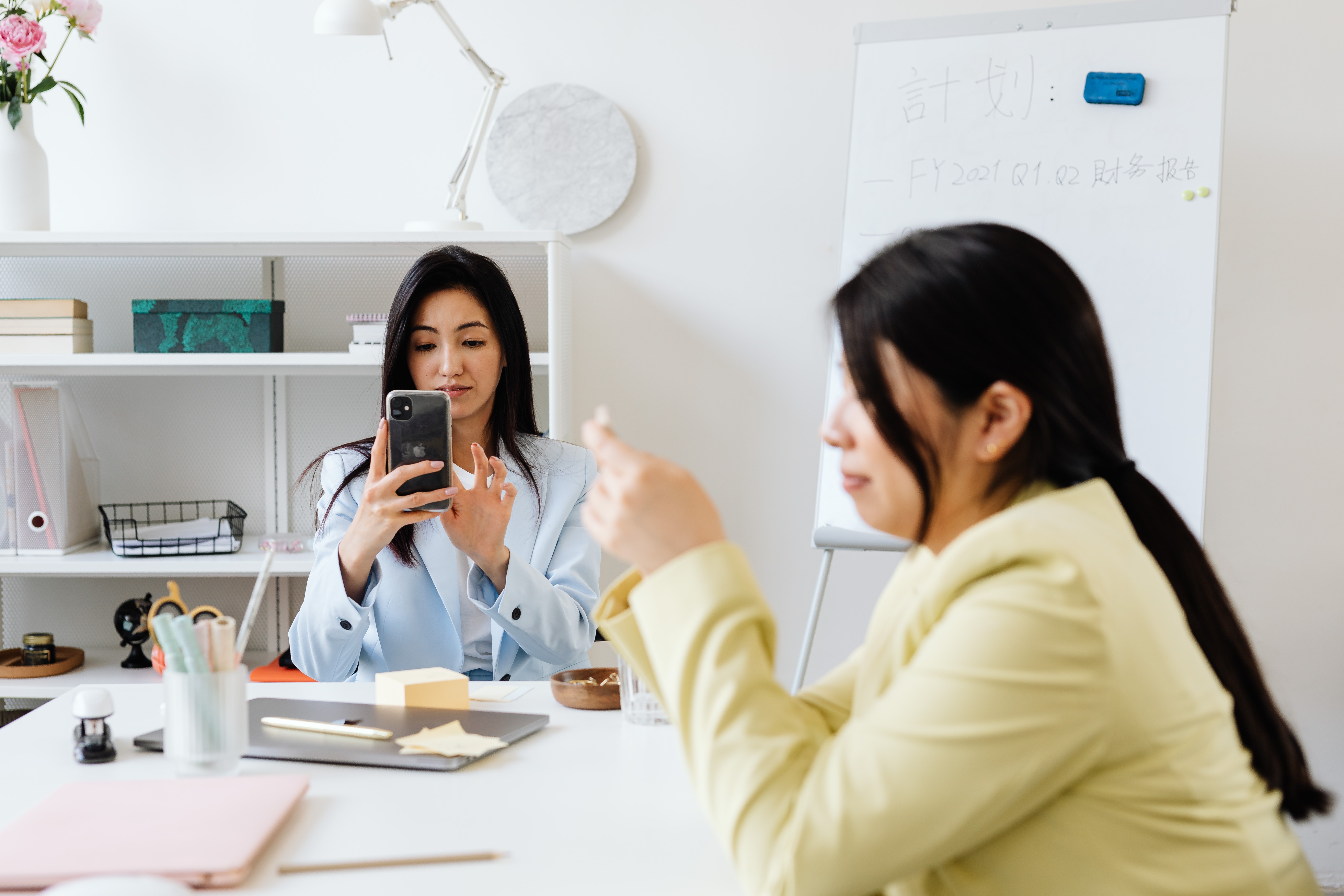 dong loat nghi viec anh 4