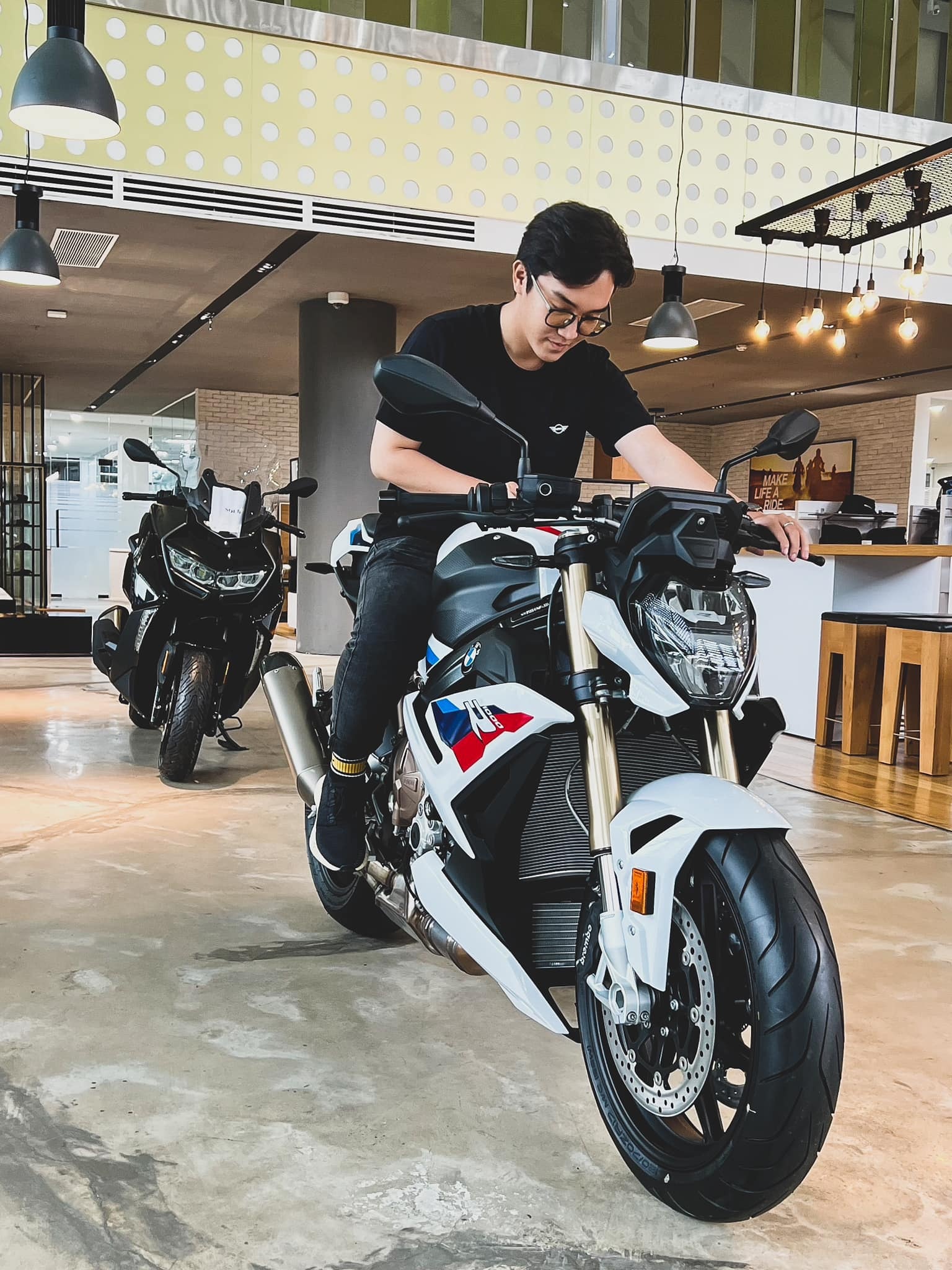 nhan vien van phong anh 2