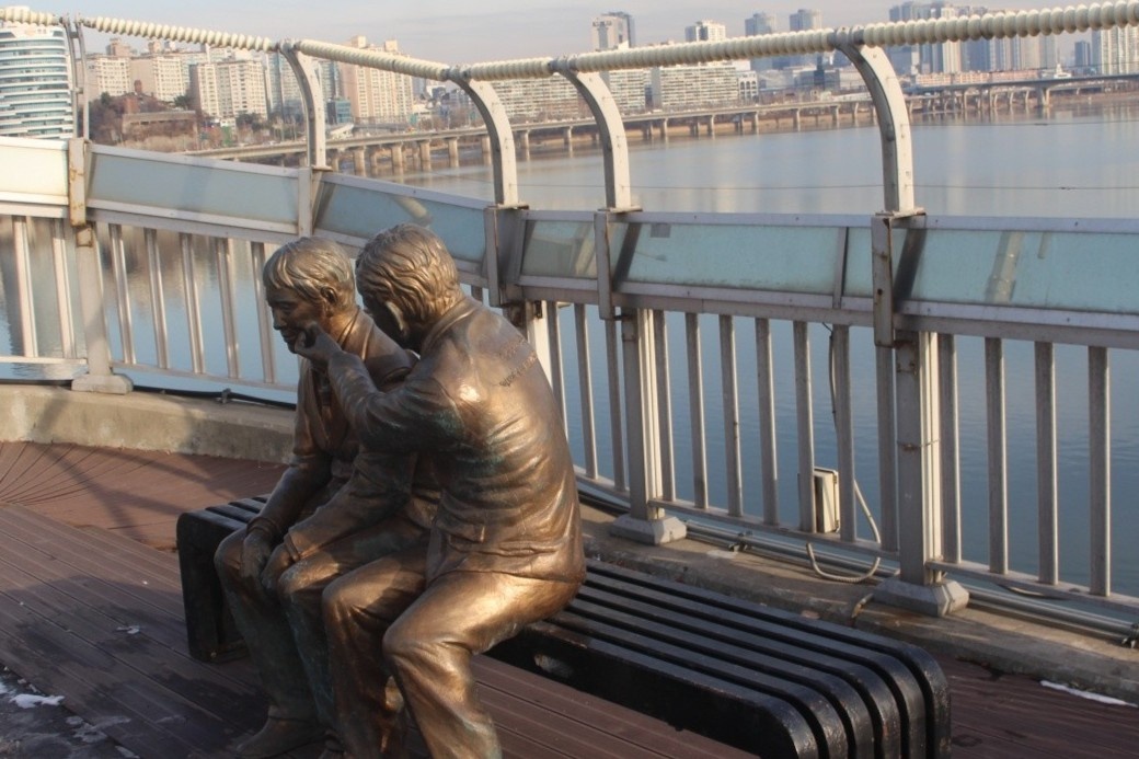 Cuoc chien ngan chan nhung vu nhay cau o Han Quoc hinh anh