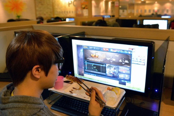 Nhung 'con nghien' co bac, ca do online nho tuoi o Han Quoc hinh anh