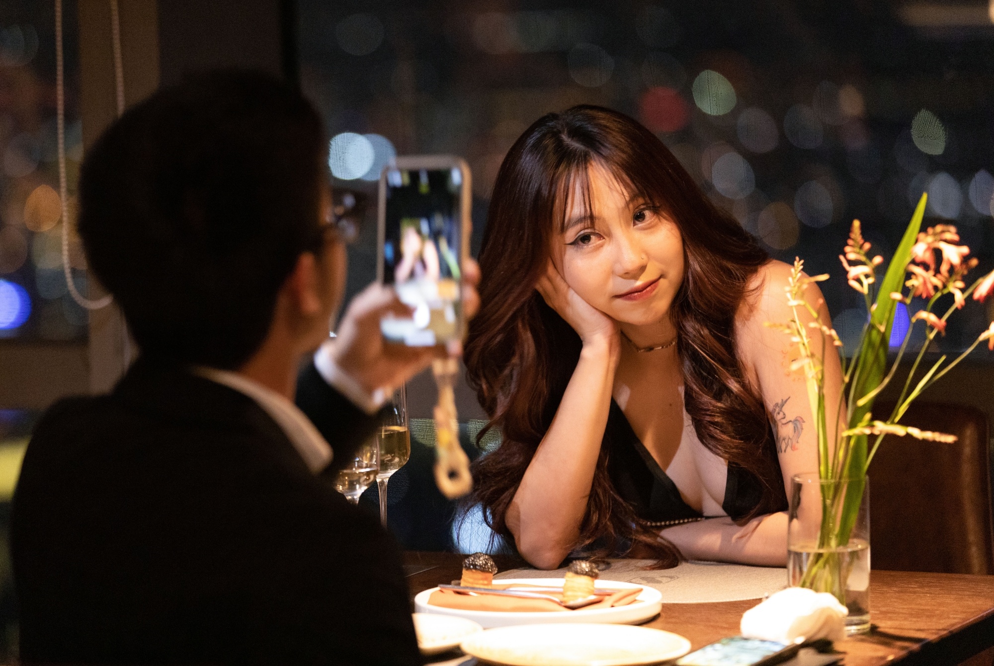 Tang vo chuyen du lich nuoc ngoai dip Valentine hinh anh