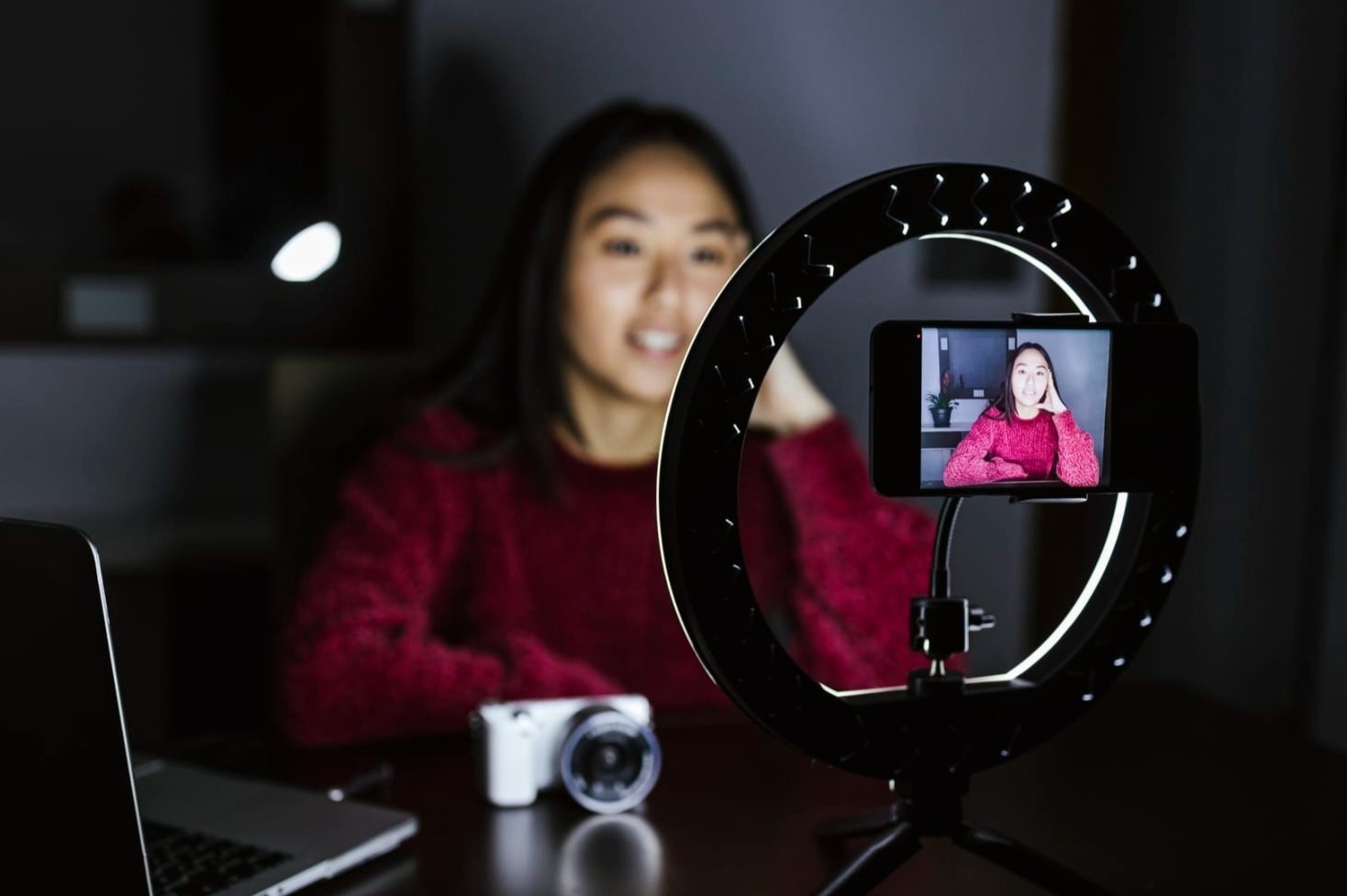 Len TikTok ke chuyen bi duoi viec hinh anh