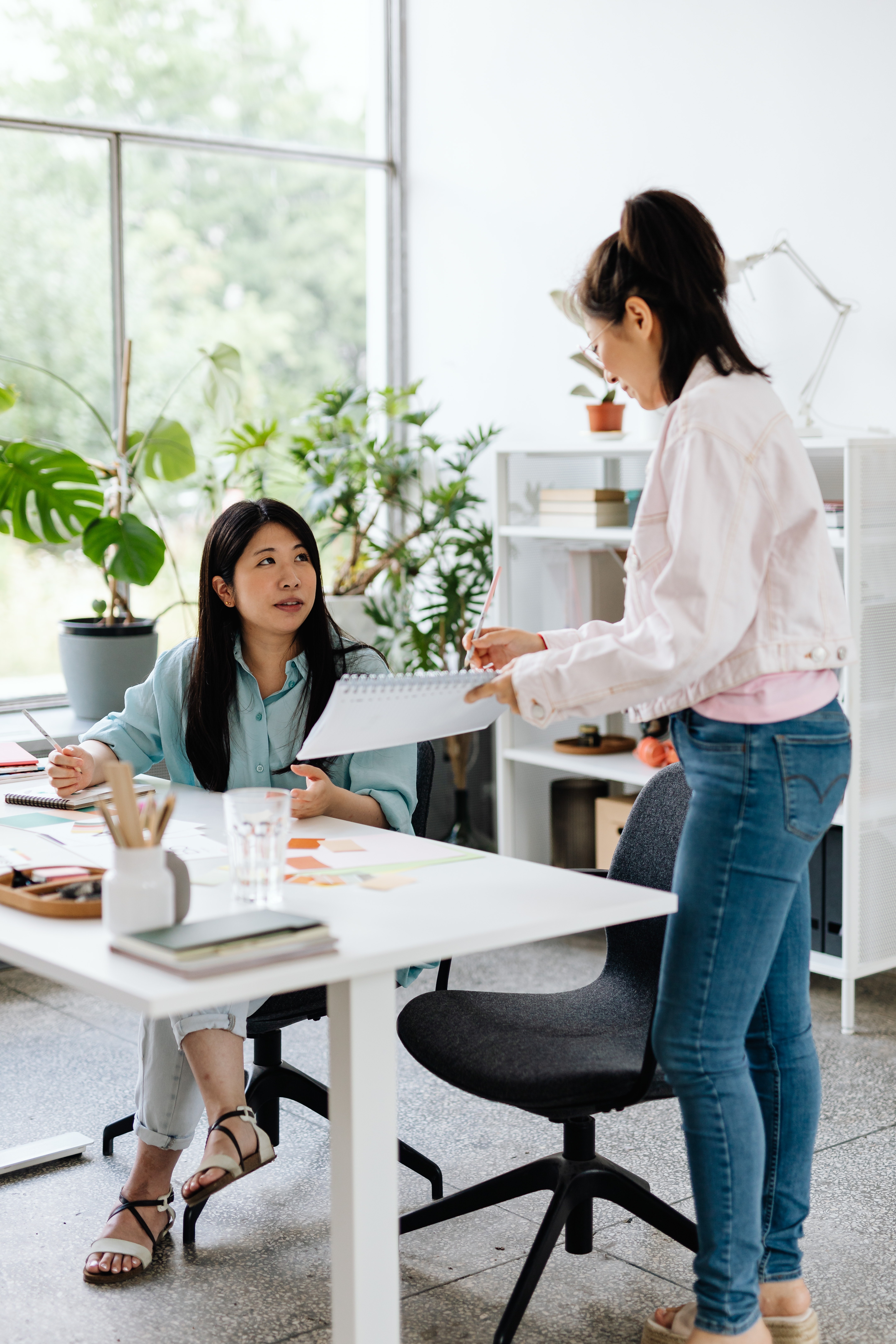 nhan vien van phong anh 9