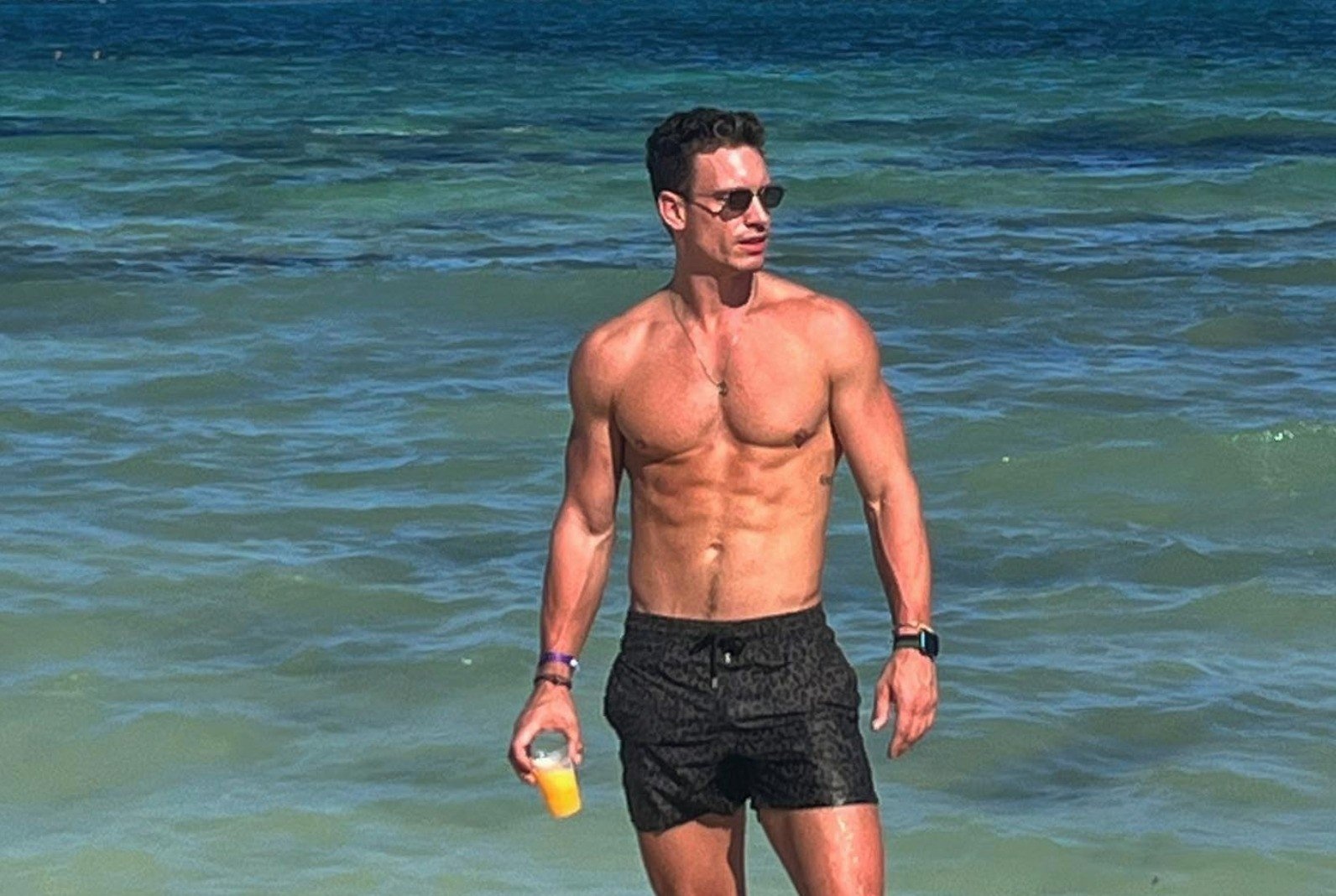 Bi an ve cai chet cua nguoi mau roi tu nha cao tang hinh anh