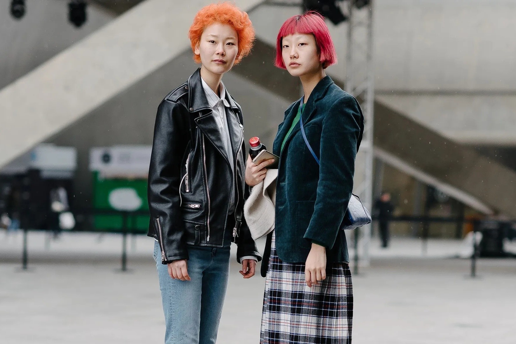 Cong thuc phoi mau trang phuc dang thinh hanh hinh anh