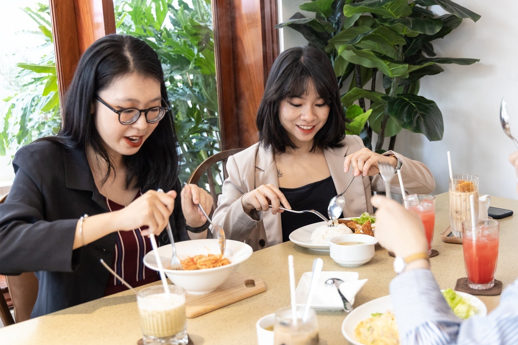 The kho khi nhan vien coi cong ty nhu gia dinh hinh anh