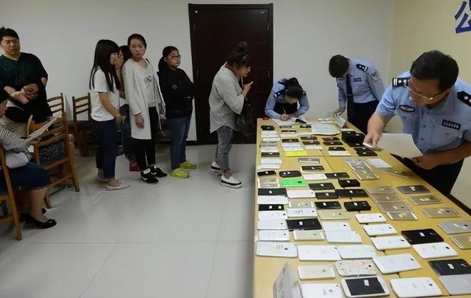 Di lam mot ngay, nguoi dan ong Trung Quoc khien ca cong ty bi bat giu hinh anh