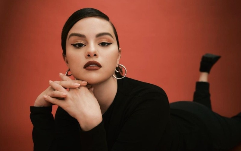 Kep mascara bang nhip nhu Selena Gomez hinh anh