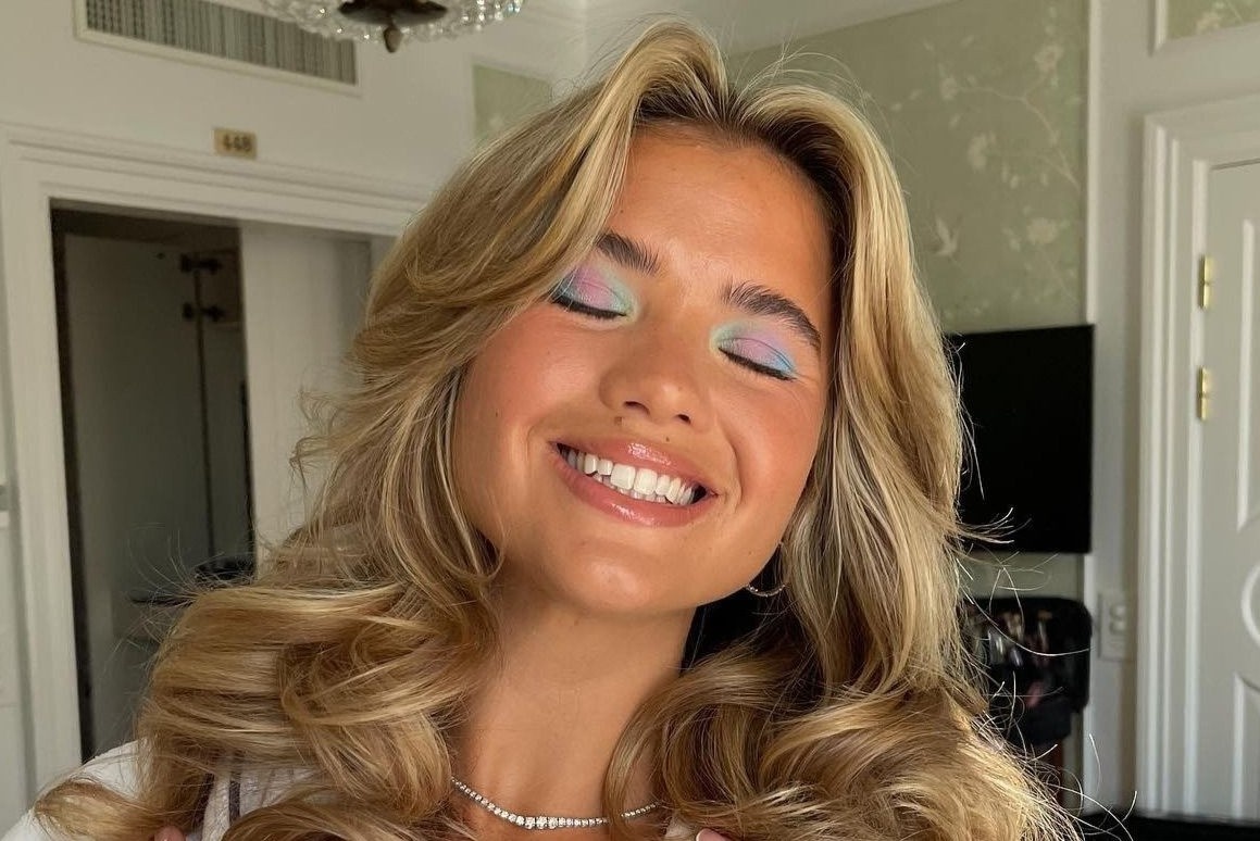 Toc canh buom dang duoc tim kiem nhieu nhat tren mang xa hoi hinh anh