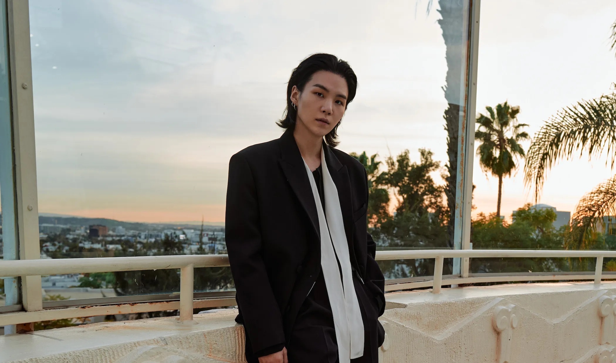 Thu choi do hieu cua Suga (BTS) hinh anh