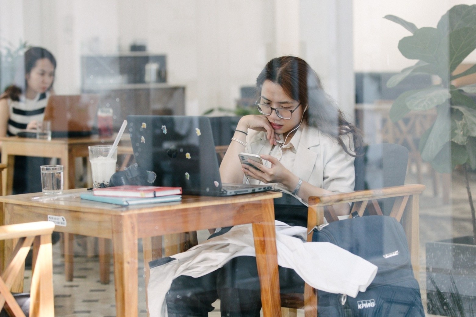 Gio lam ket thuc, tin nhan cong viec thi khong hinh anh