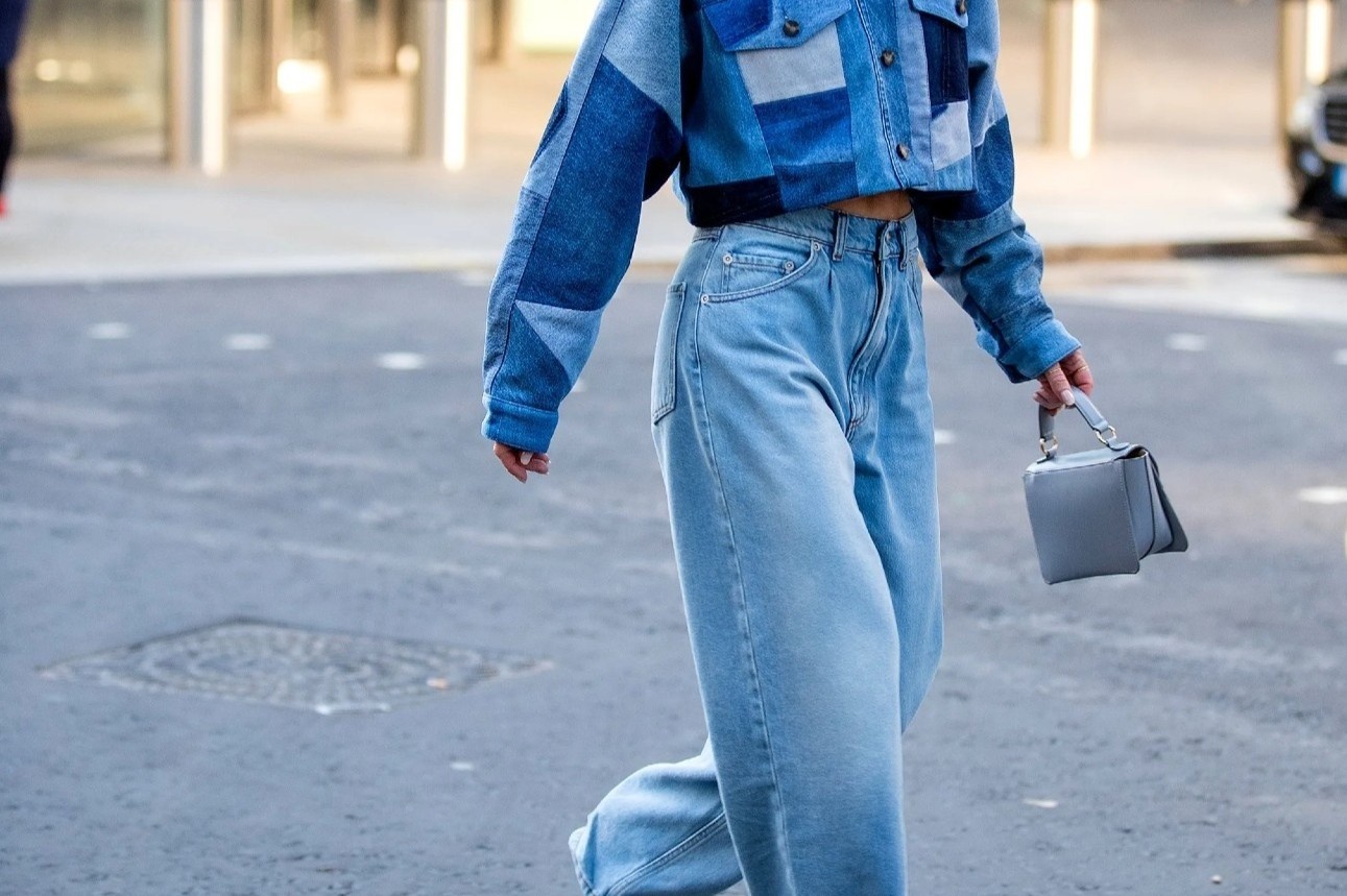 Baggy jean tro lai va moi me hon hinh anh