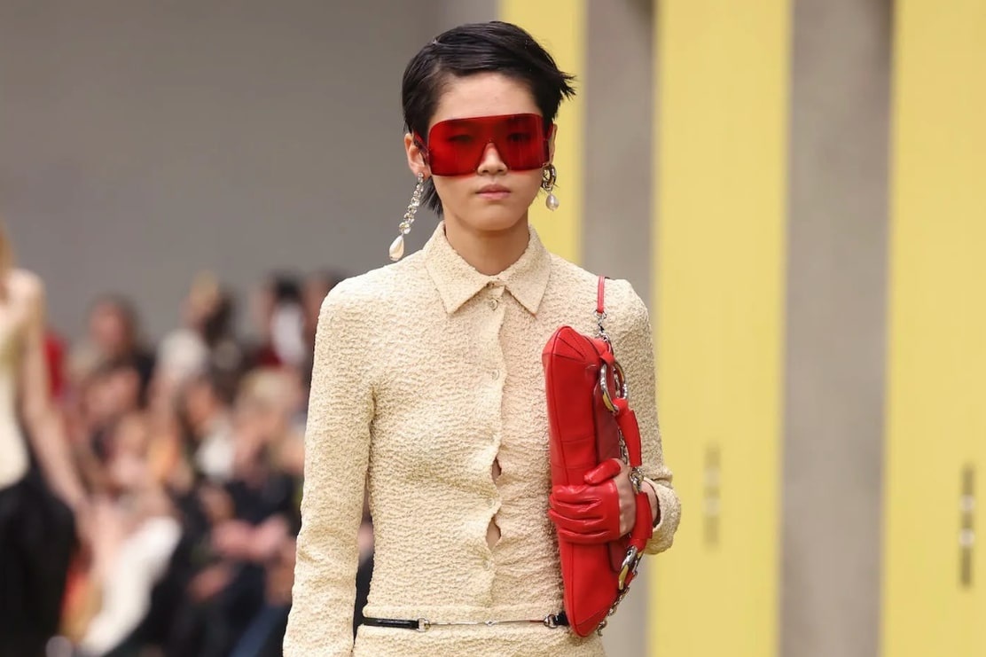 Mau vang bo la ngoai le cua thoi trang mua dong nay hinh anh