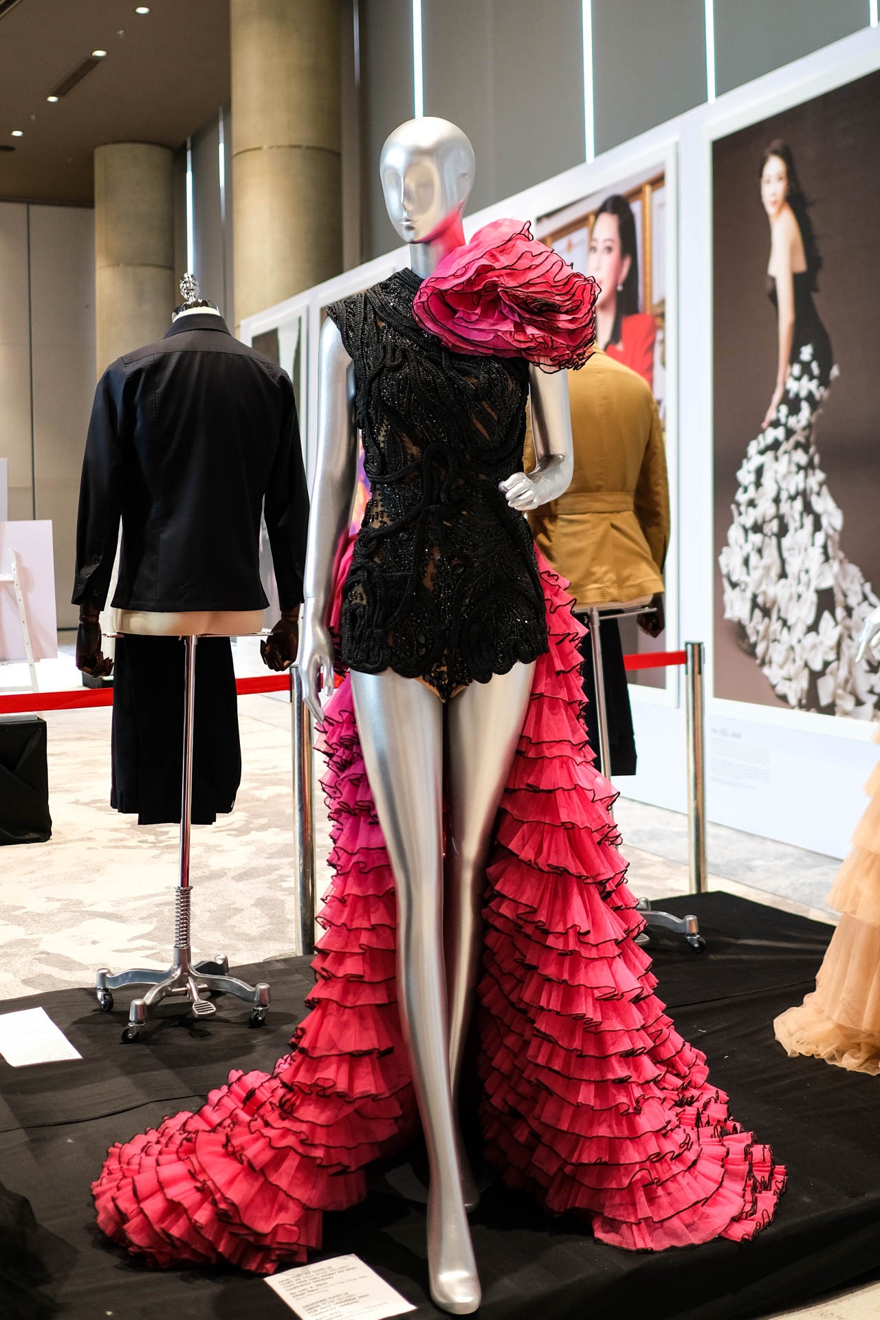 Vietnam’s Fashion Journey ảnh 16 Vietnam’s Fashion Journey anh 16