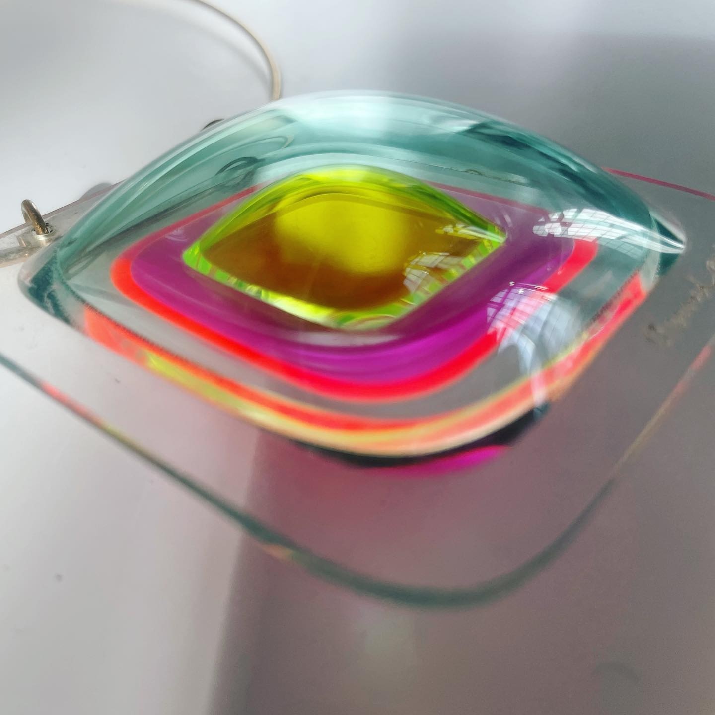 vien nuoc giat,  Aaronel deRoy Gruber,  cua hang do cu anh 3