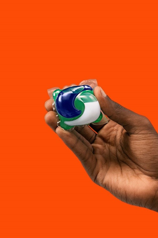 vien nuoc giat,  Aaronel deRoy Gruber,  cua hang do cu anh 2