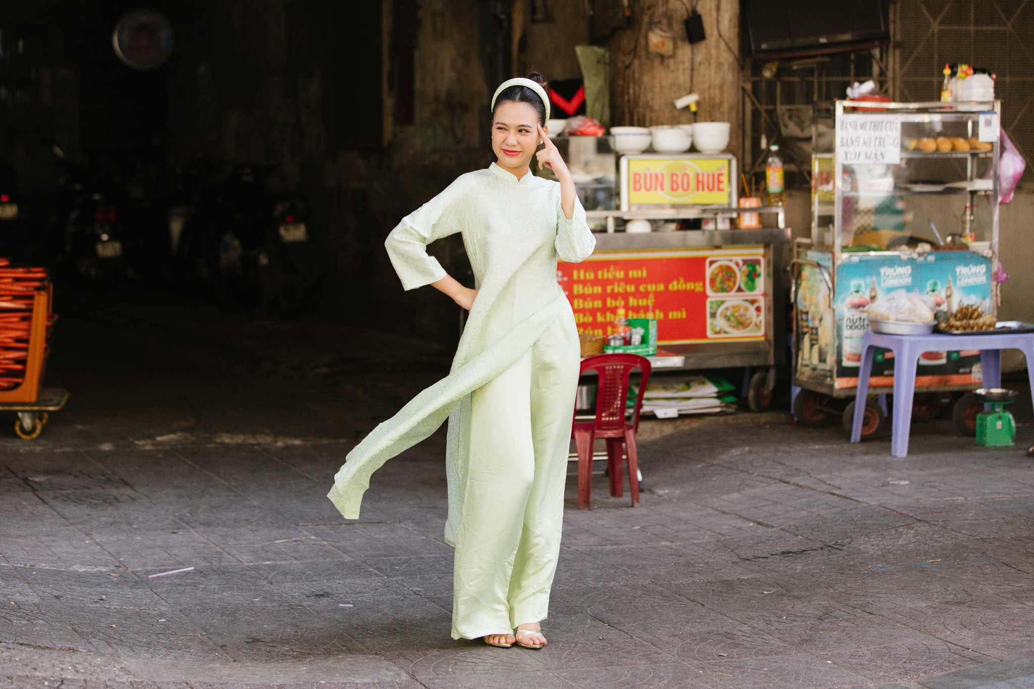 Tết nguyên đán,  MC Thảo Uyên,  én vàng 2023 ảnh 9 Tet nguyen dan,  MC Thao Uyen,  en vang 2023 anh 9