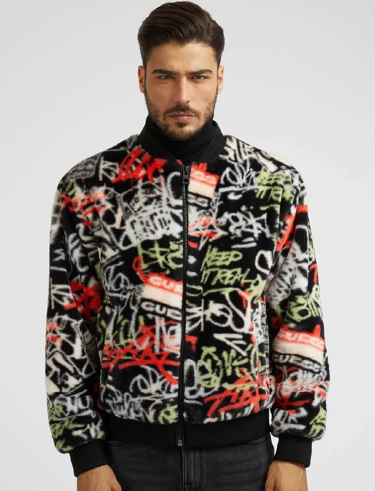 Guess,  đạo nhái,  graffiti ảnh 3 Guess,  dao nhai,  graffiti anh 3