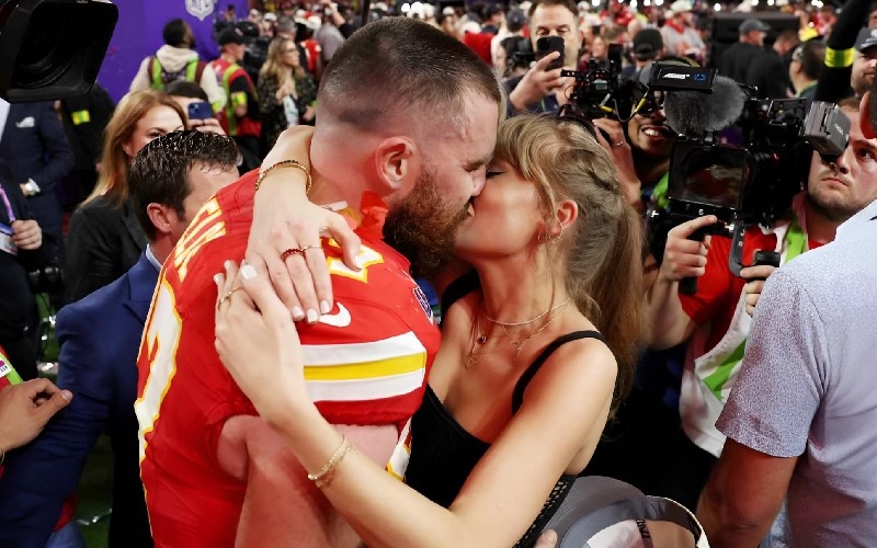 Den Taylor Swift cung bi giuc cuoi hinh anh