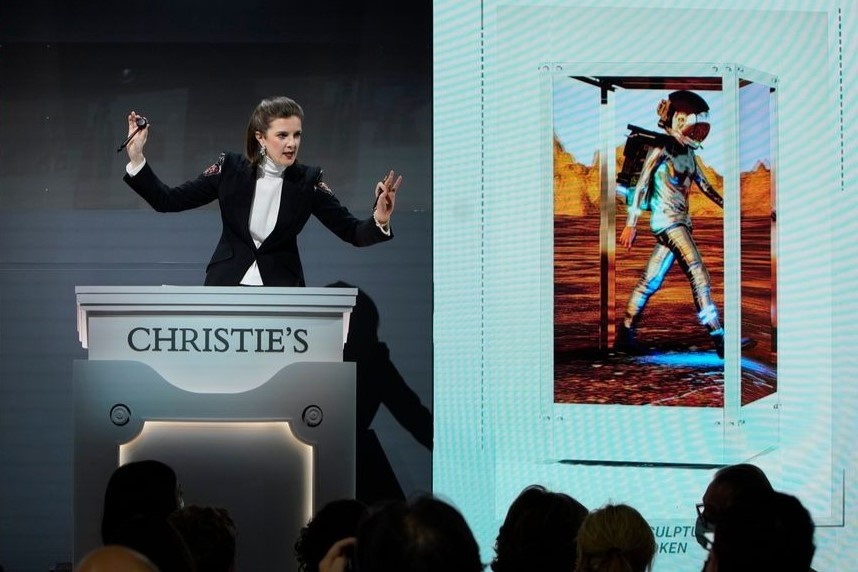 Nha dau gia lon nhat the gioi van dat cuoc vao NFT hinh anh