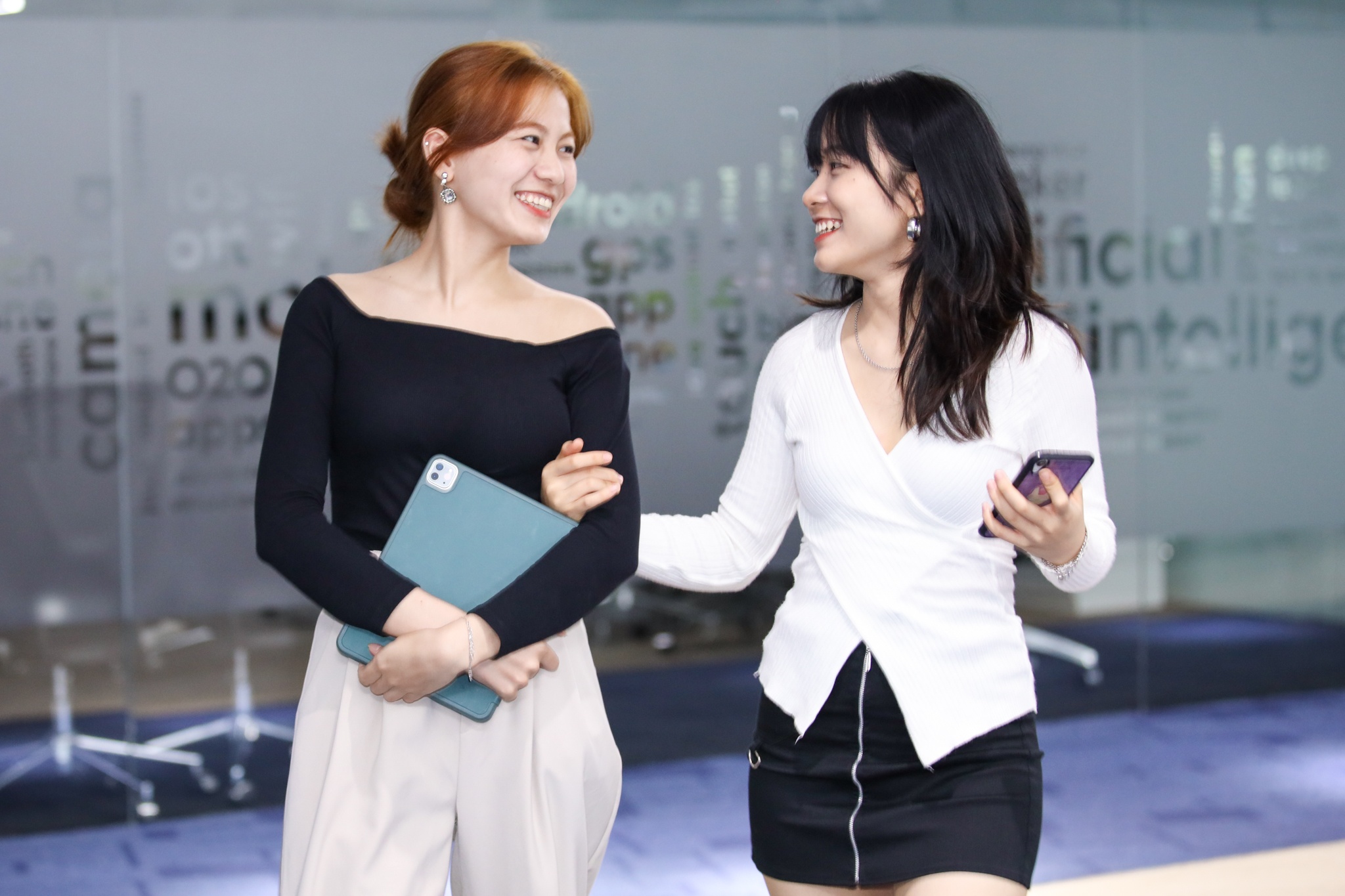 phong van xin viec,  meo tuyen dung,  di xin viec,  mang tieng cuoi,  nha tuyen dung anh 2