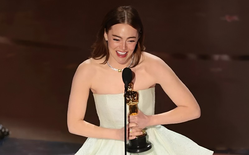 Bua tiec trang suc o Oscar 2024 hinh anh