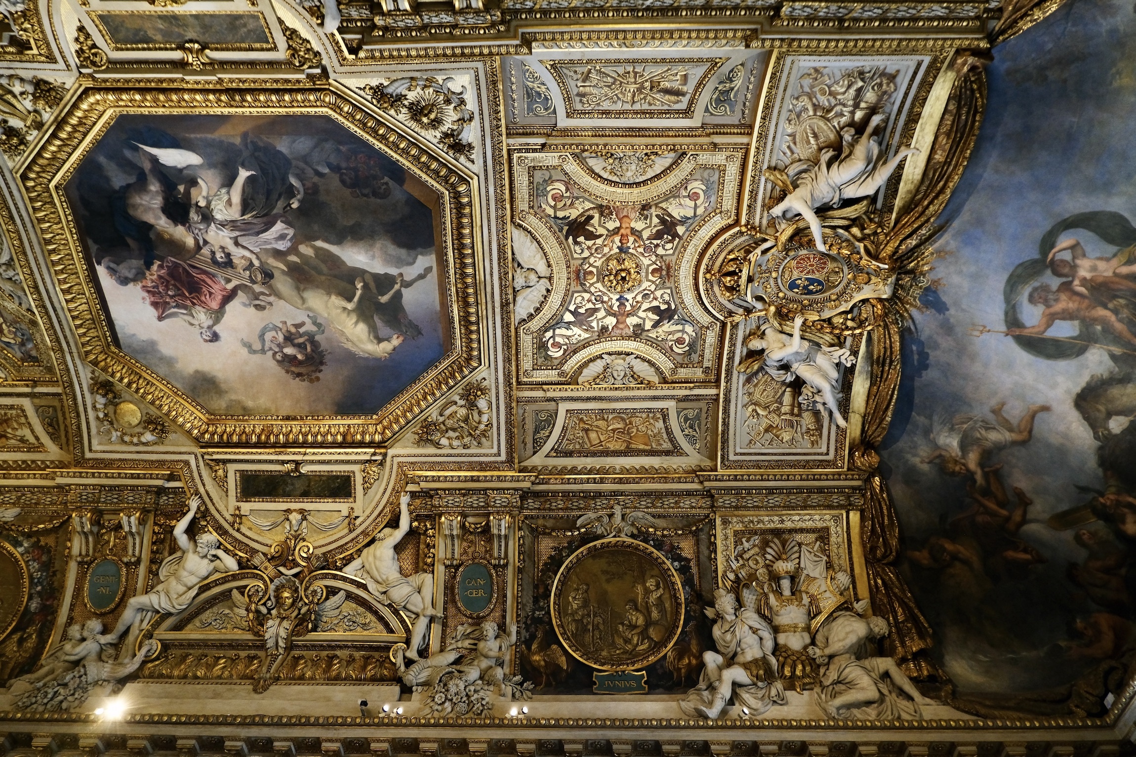 tranh tuong,  tran nha,  thiet ke tran nha,  thiet ke noi that,  Kinh thanh Hue,  New York anh 1