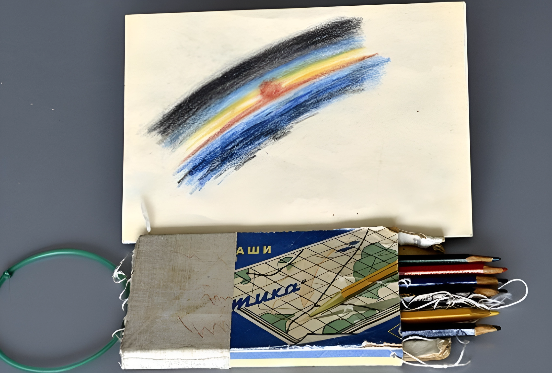 Buc tranh dau tien,  ve ngoai vu tru,  Yuri Gagarin,  Alexei Leonov,  phi hanh gia Nga,  Su menh Voskhod,  Trien lam Cosmonauts anh 1