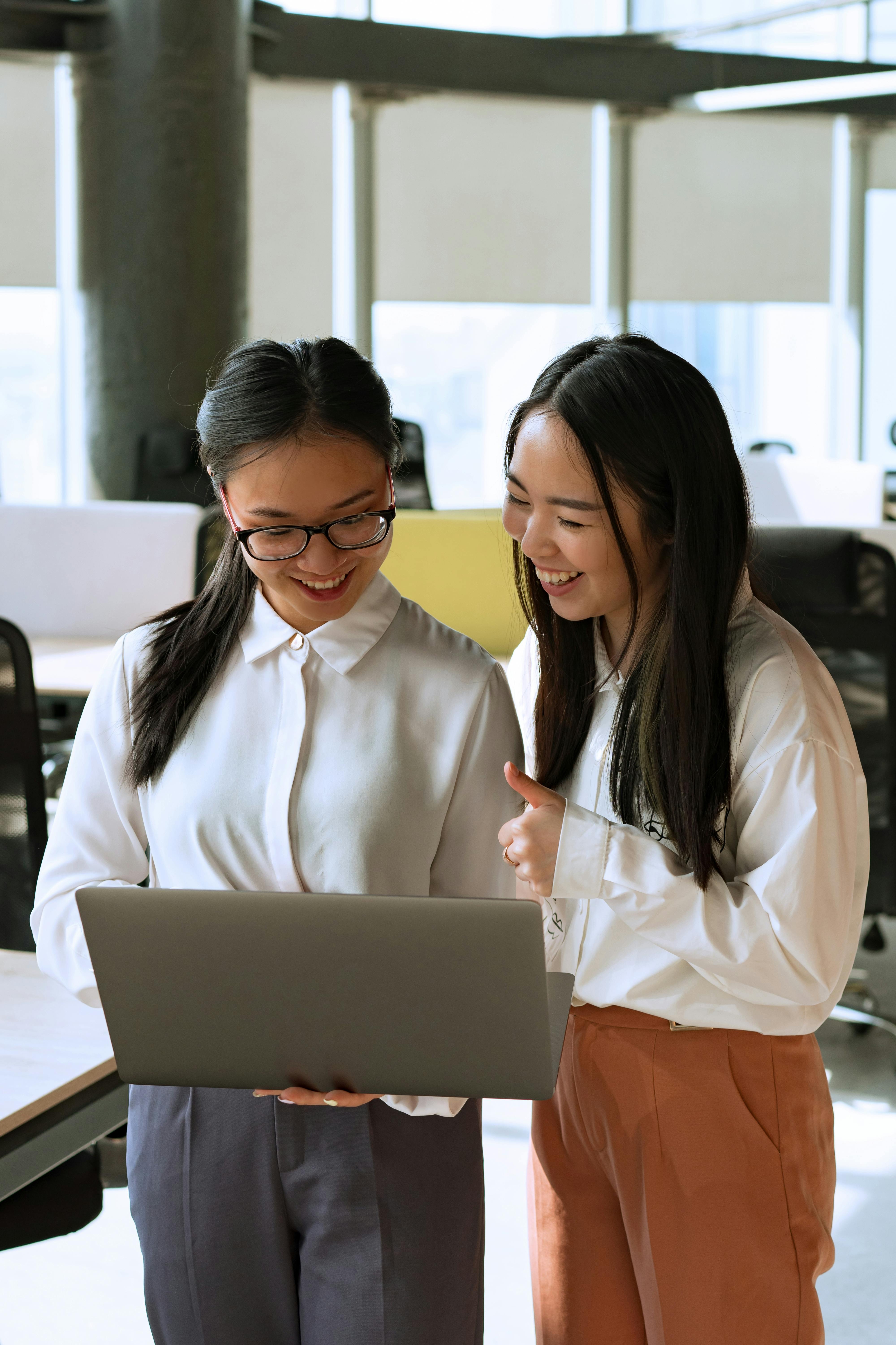 sep oi dung ban nua,  lay long sep,  nhan vien van phong,  nha lanh dao anh 9