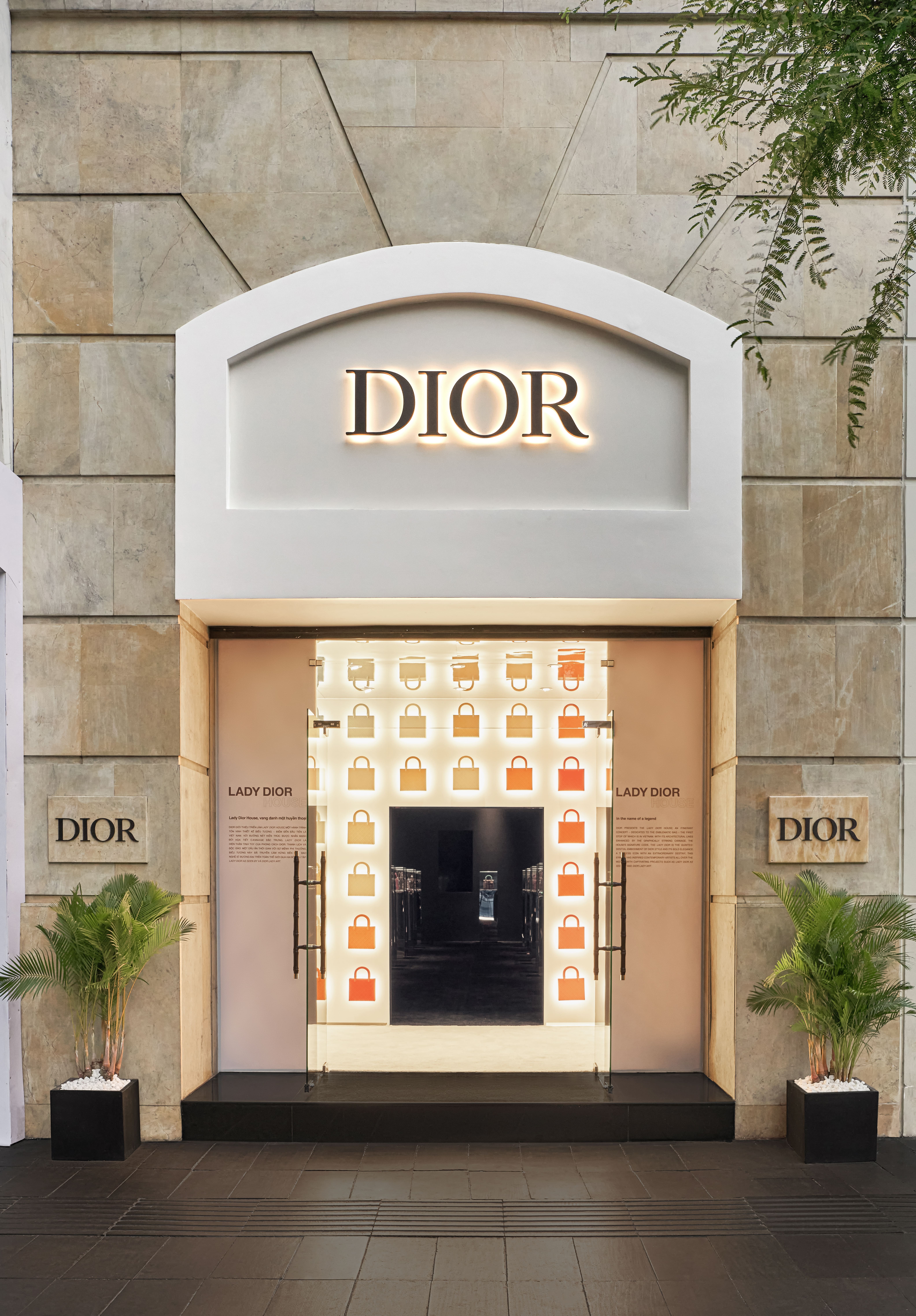 Lady Dior House,  trien lam Dior TP.HCM, Lady Dior As Seen By anh 1