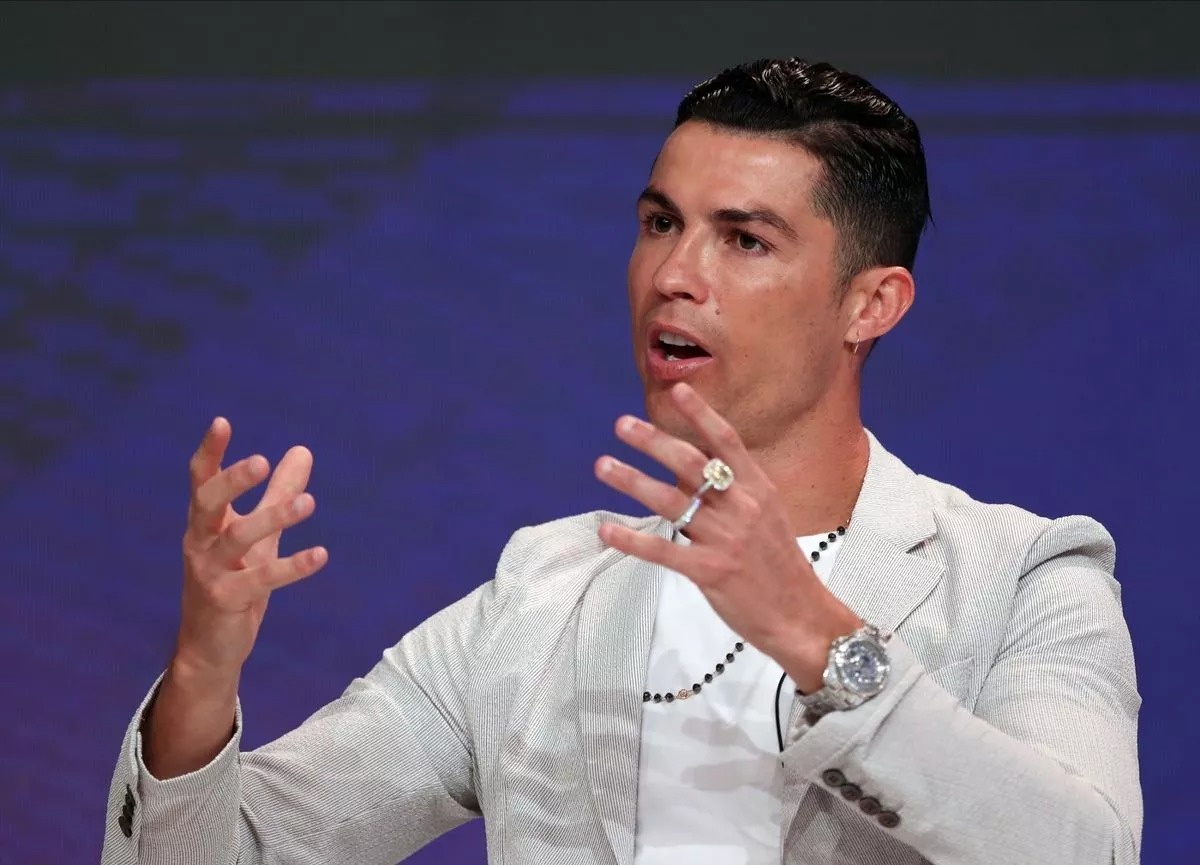 Cristiano Ronaldo, Georgina Rodriguez, đồng hồ màu hồng, đồng hồ Ronaldo, Bồ Đào Nha, đội tuyển quốc gia ảnh 7 Cristiano Ronaldo, Georgina Rodriguez, dong ho mau hong, dong ho Ronaldo, Bo Dao Nha, doi tuyen quoc gia anh 7
