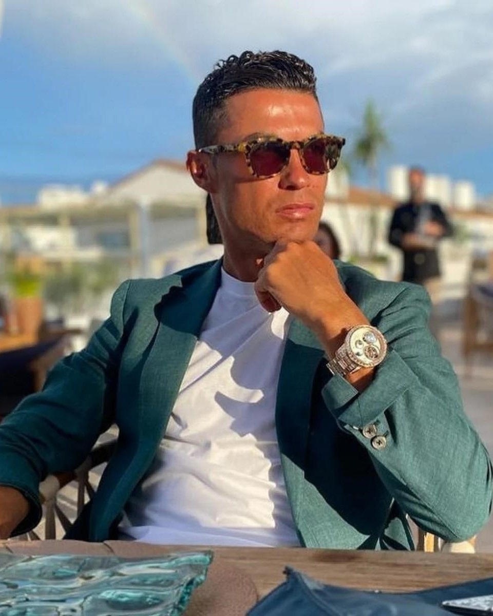 Cristiano Ronaldo, Georgina Rodriguez, đồng hồ màu hồng, đồng hồ Ronaldo, Bồ Đào Nha, đội tuyển quốc gia ảnh 9 Cristiano Ronaldo, Georgina Rodriguez, dong ho mau hong, dong ho Ronaldo, Bo Dao Nha, doi tuyen quoc gia anh 9