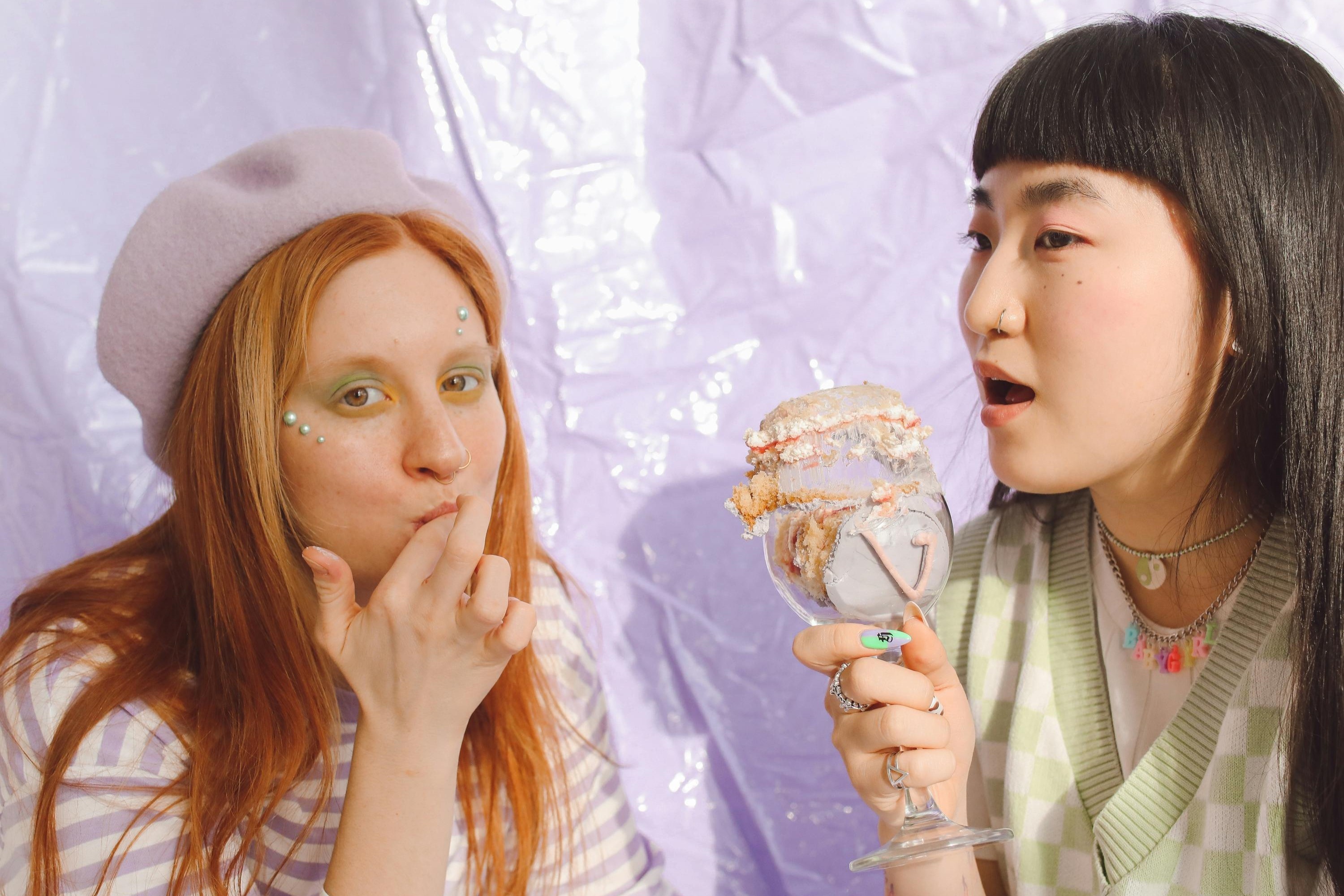 Cang lon, Gen Z cang khong hanh phuc hinh anh