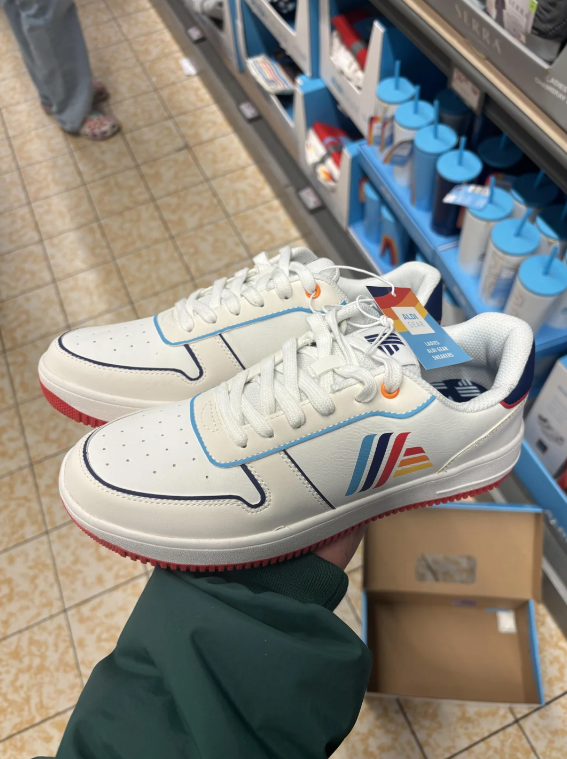 sneakers gia re,  sneakers Aldi,  sneakers Lidl,  Air Force 1,  sieu thi gia re,  sieu thi Duc anh 3