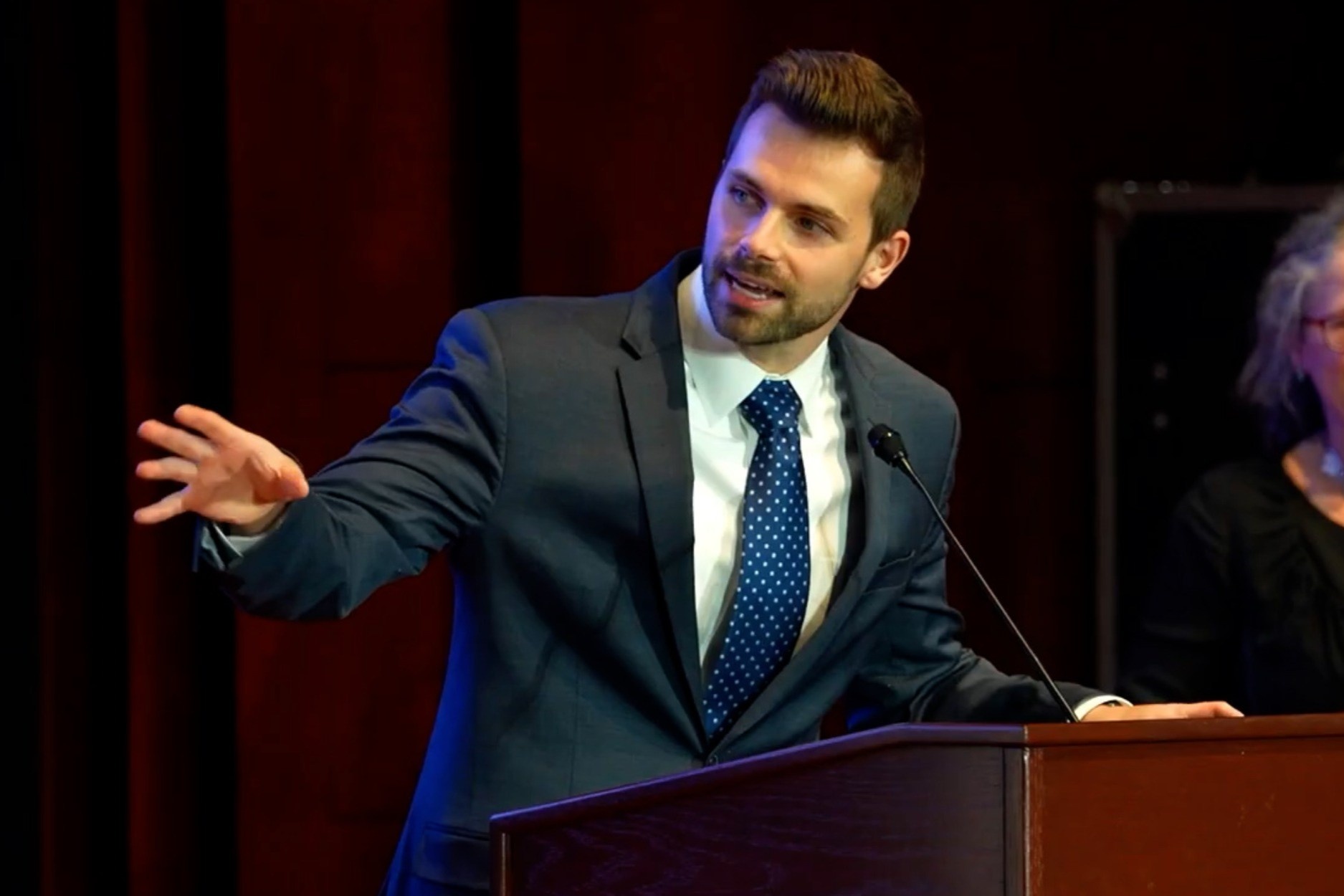 Cai kho cua nguoi dan ong trung ten voi Taylor Swift hinh anh