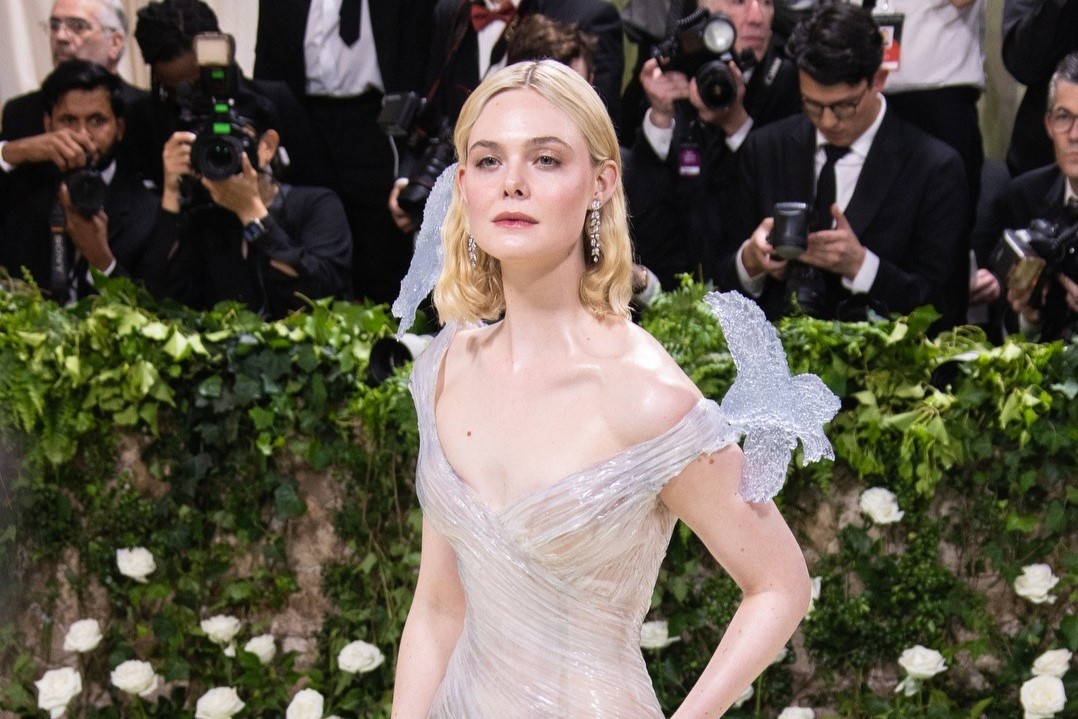 Co gi o trien lam 'Nguoi dep ngu trong rung' hau Met Gala? hinh anh