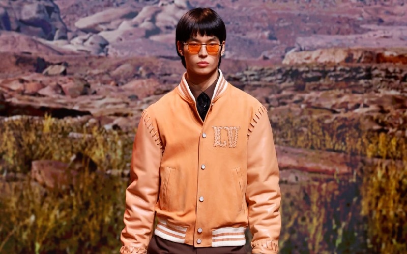 Ao khoac NFT gia 8.400 USD va tham vong cua Louis Vuitton hinh anh