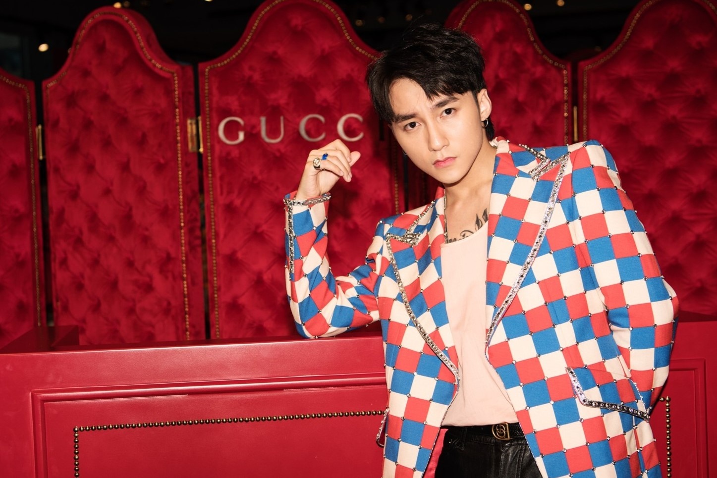 Van may cua Gucci doi chieu hinh anh