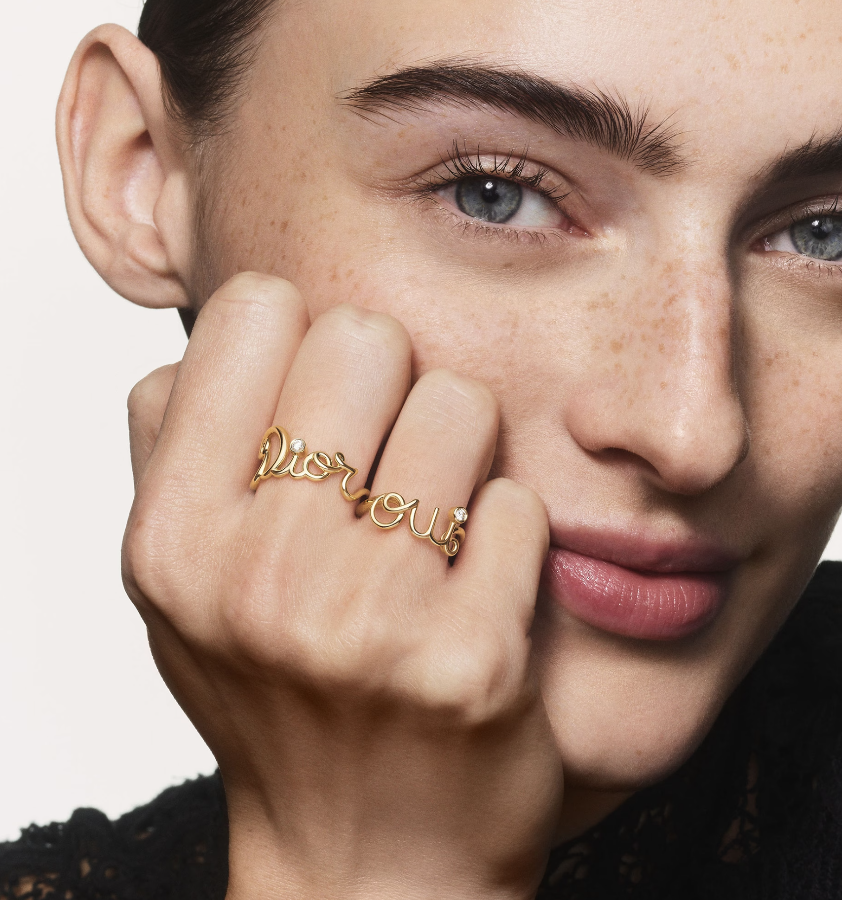 Taylor Swift,  Justin Bieber,  Hailey Bieber,  trang suc,  vong co anh 1