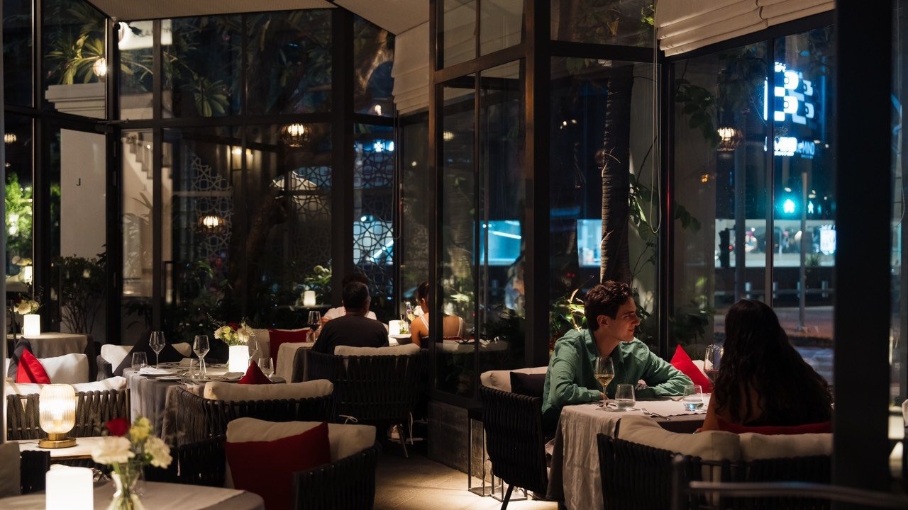 Le Thu, Mr Crazy & Lady Sexy anh 7