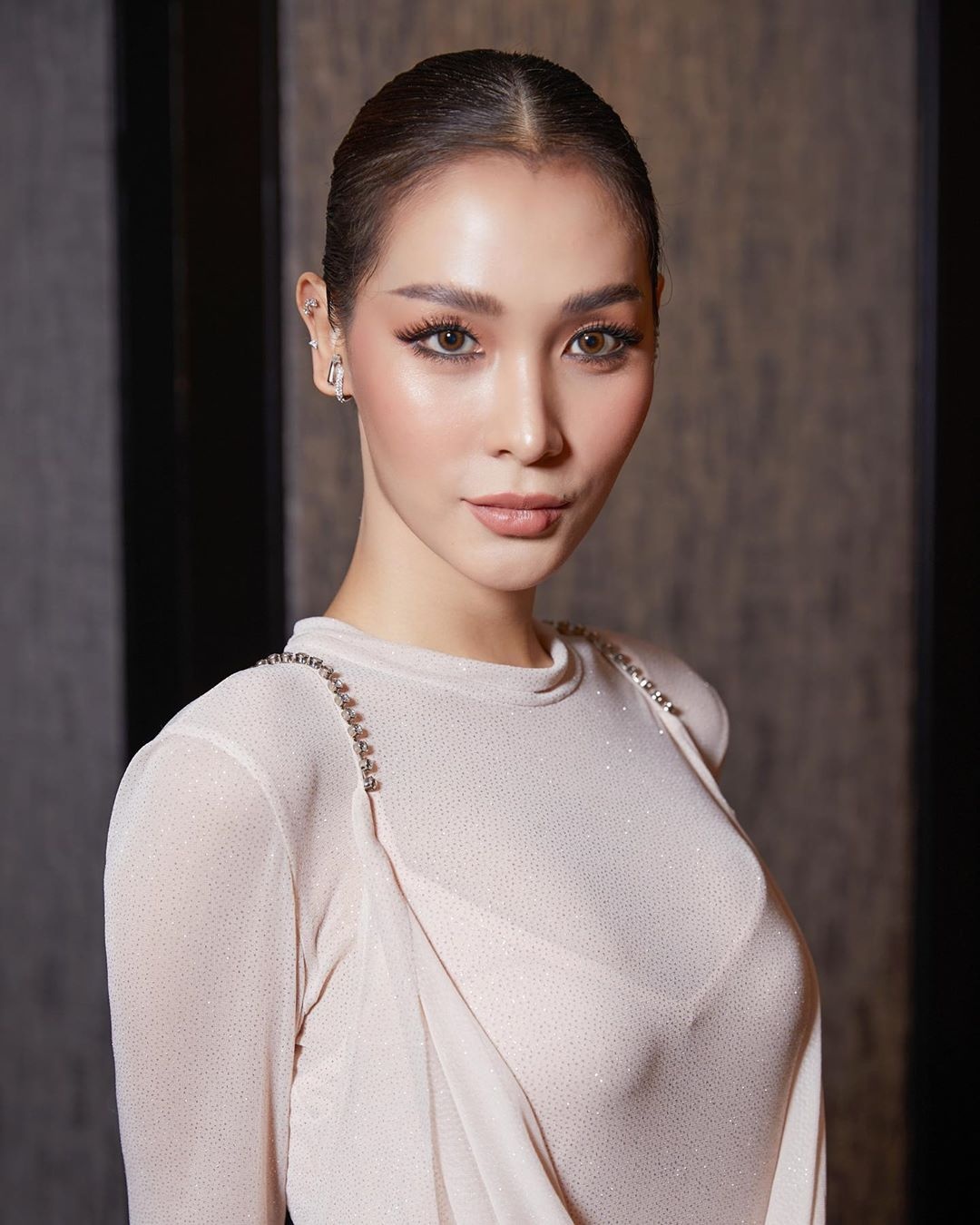 Hoa hau Chuyen gioi Quoc te anh 16