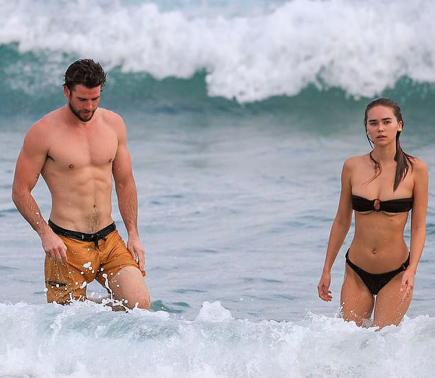 Liam Hemsworth anh 11