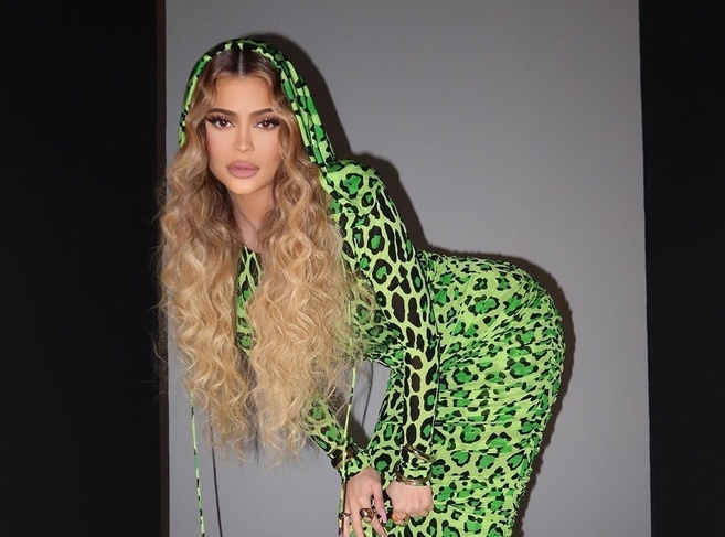 Kim Kardashian bat chuoc anh 6