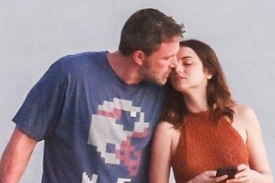 Ben Affleck va ban gai duoc nguoi ham mo vay kin hinh anh