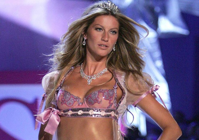 Nhung man trinh dien cua Gisele Bundchen tai Victoria's Secret Fashion Show hinh anh