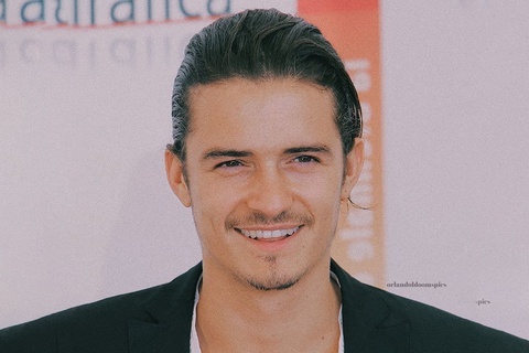 Orlando Bloom kieng chan goi 6 thang truoc khi yeu Katy Perry hinh anh
