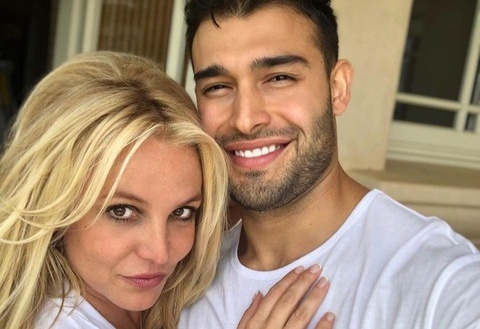 Britney Spears hanh phuc ben tinh tre kem 13 tuoi hinh anh