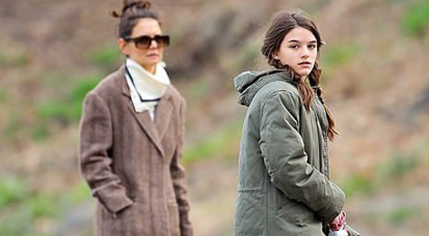 Suri 14 tuoi cao gan bang me Katie Holmes hinh anh