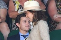 'Nguoi Nhen' Tom Holland boi roi khi Emma Watson luot qua hinh anh